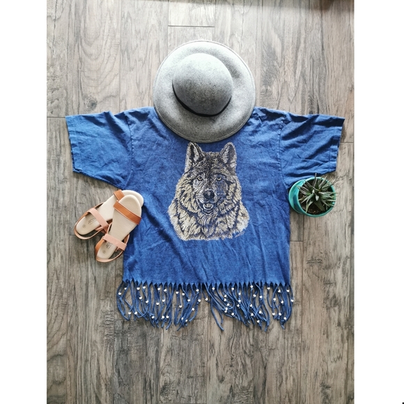 Customized wolf t-shirt with fringe beading - Picture 2 of 6